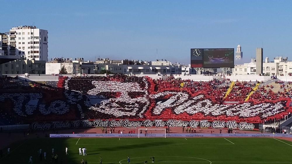 من هو الراحل لخميري الذي احتفت به جماهير الوداد الرياضي؟