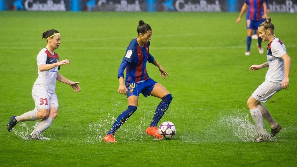 لاعبات كرة القدم بإسبانيا يدخُلنَ في إضراب لرفع رواتبهِن