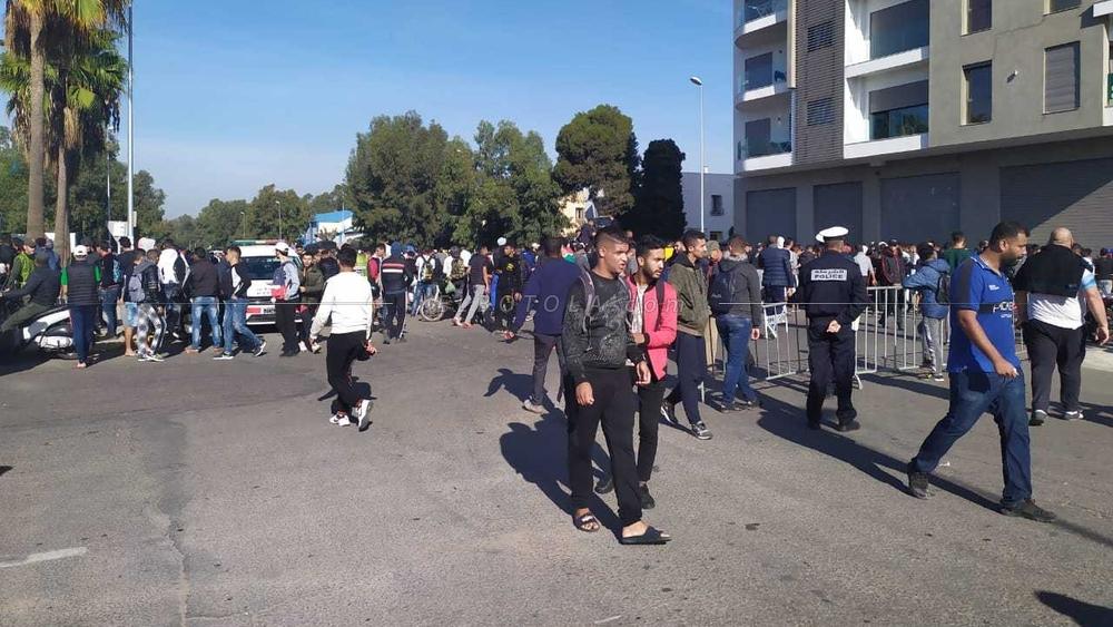 السوق السوداء حاضرة بقوة قبل "الديربي العربي"..وجماهير تواجدت أمام "الشبابيك" منذ الفجر