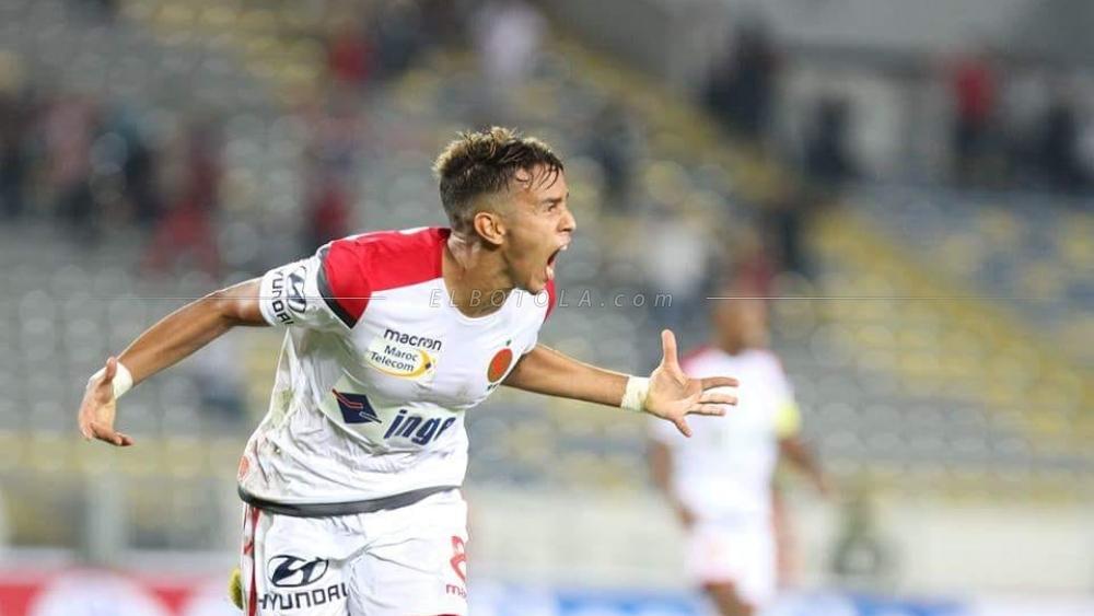 زوران ينوه بأداء كادارين في مباراة اتحاد طنجة بعد مشاركته لأول مرة في وسط الميدان