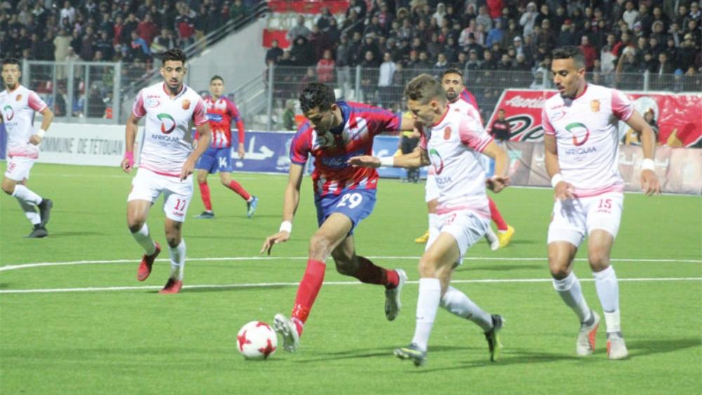 الطاقم التحكيمي لنصف نهائي كأس العرش بين المغرب التطواني و حسنية أكادير..والحكم المراقب لتقنية "الفار"