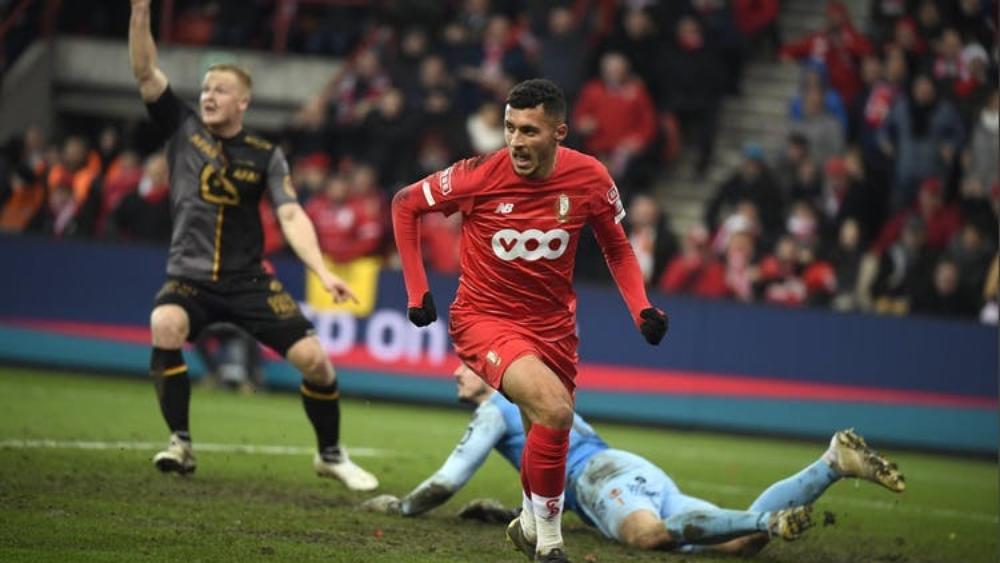 أملاح يصنع الحدث في خمس دقائق .. هدفان أحدهما مُلغى بتقنية "الفار"