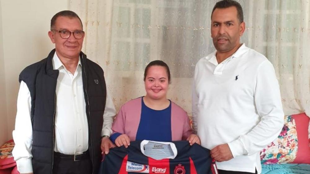 إدارة أولمبيك آسفي توجه الدعوة للمشجعة زينب و والدتها لمرافقة بعثة الفريق المتوجهة صوب تونس