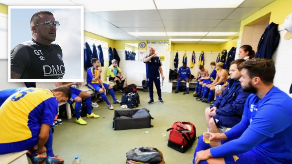 مليونير إنجليزي يشتري فريقًا ويدربه .. ويتعاقد مع 15 لاعبًا خلال يوم واحد