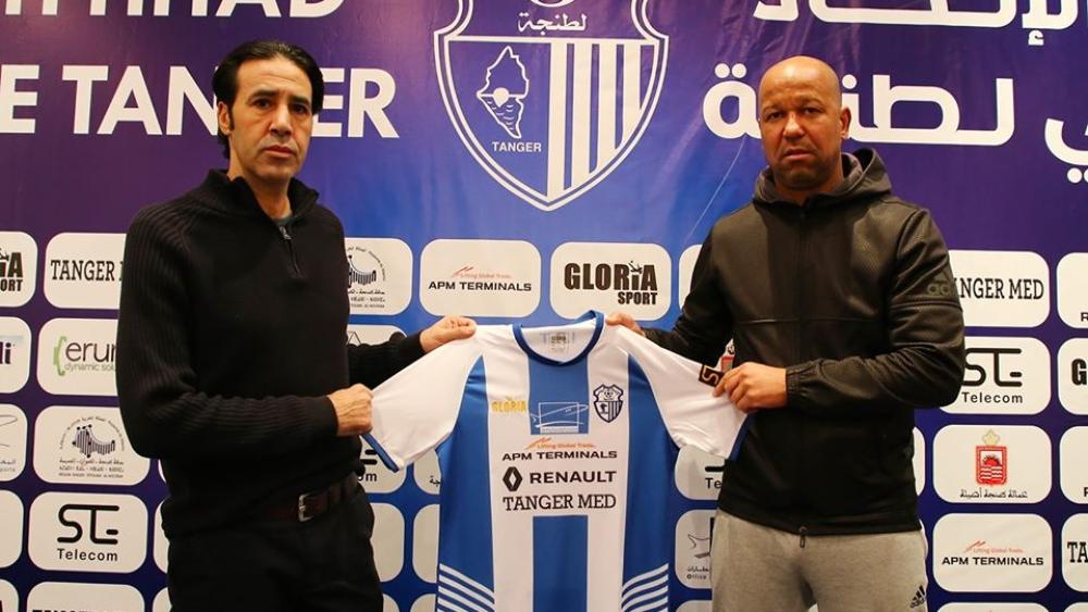 اتحاد طنجة يفسخ عقد الجزائري نبيل نغيز و يحصل على ترخيص المدرب الجديد هشام الدميعي