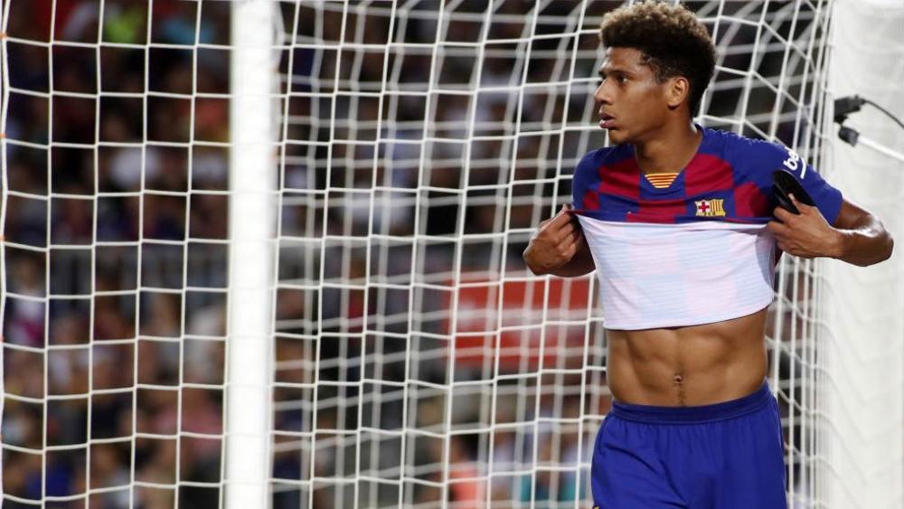 برشلونة ينوي إجراء تعديلات على خط دفاعه في يناير