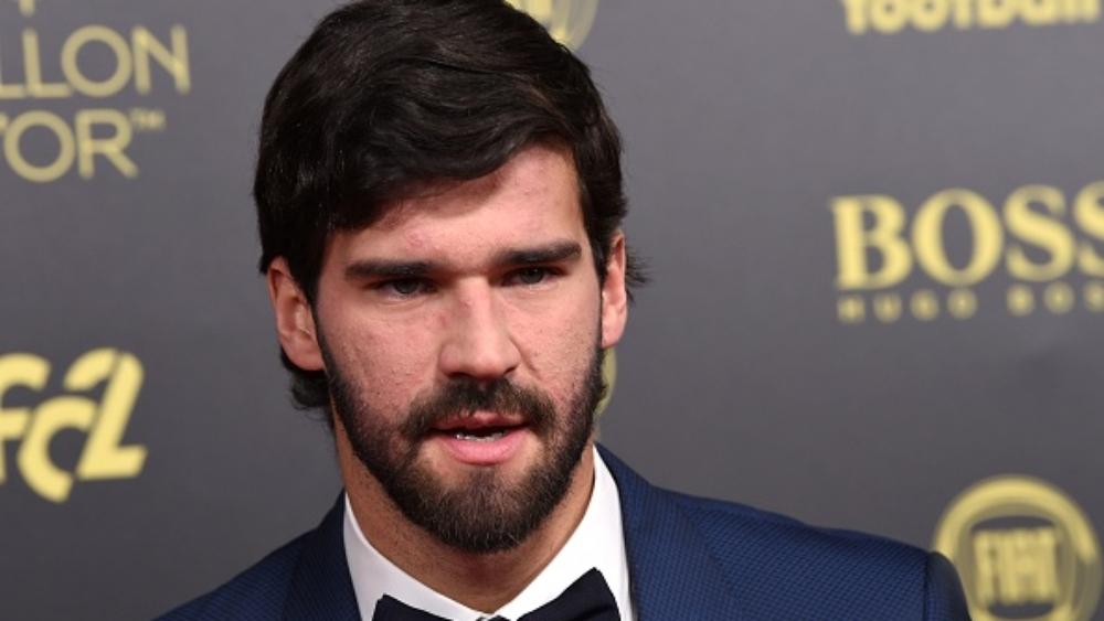 رسميًا | أليسون بيكر أول فائز بجائزة "ياشين" لأفضل حارس في العالم