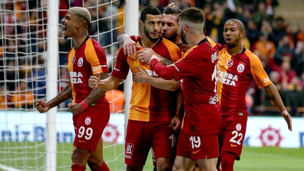 بلهندة يقود جالطة سراي للفوز بـ"ركلة جزاء"