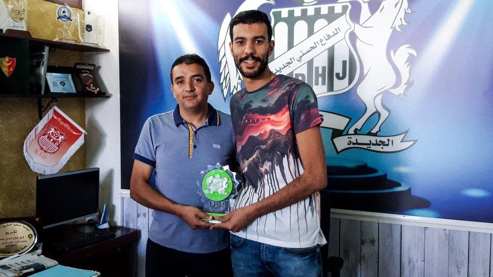 جماهير الكوكب المراكشي لـ"نعيم مبارك": "حطْ السوَارت وسِير فحَالك... مايْمكَنش تسير ومَاعنْدَكش فلُوس"