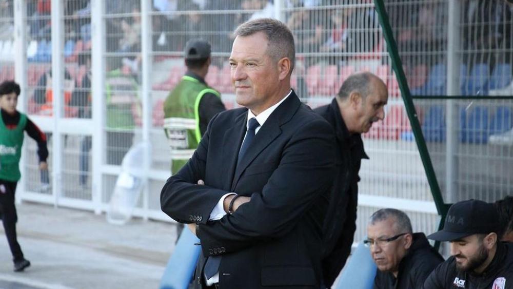 مدرب المغرب التطواني: "لن أتحدث عن التحكيم وقدمنا مباراة جيدة أمام الرجاء رغم النقص العددي"