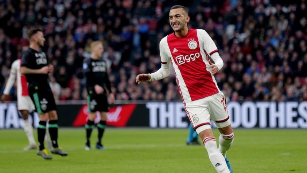 صحيفة "مانشستر" تنصح اليونايتد بالتعاقد مع زياش بسبب رقمين