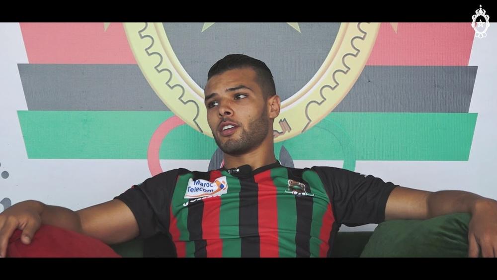 الجيش الملكي يفسخ عقد المدافع أشرف مرزاق