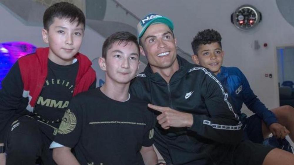 كريستيانو يحقق أمنية طفل من "ذوي الاحتياجات الخاصة".. وحبيب يعلق: "لهذا أنت الأفضل في العالم"