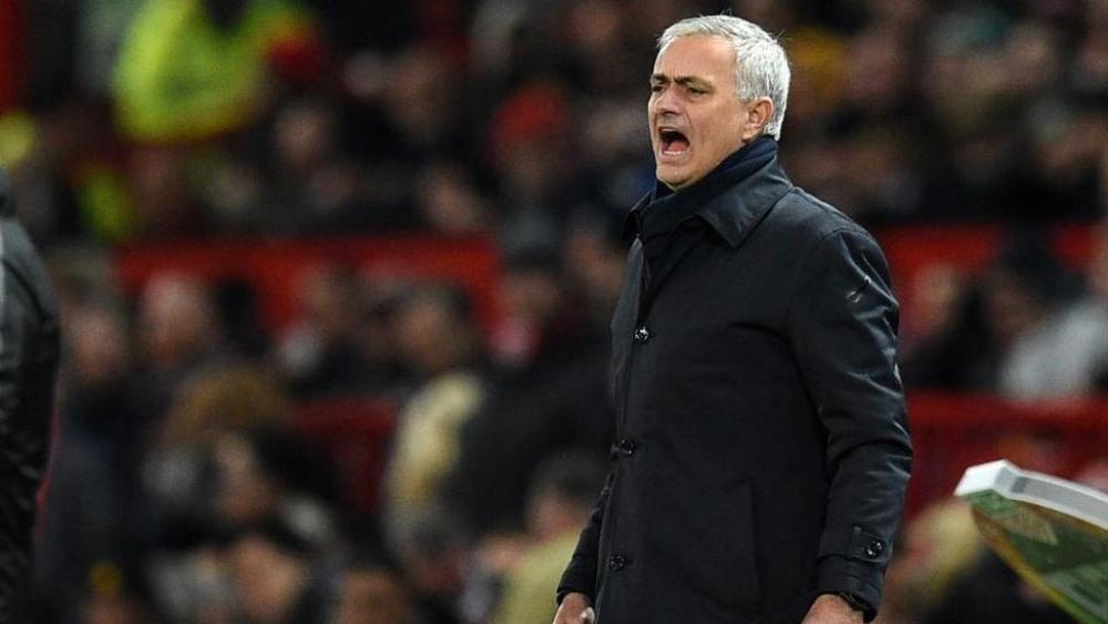 مورينهو ينتقد مدافعيه ويعترف بهشاشة الخط الخلفي لتوتنهام