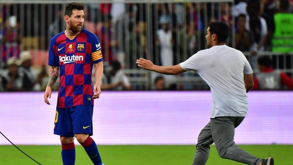 ملامح الرعب تتملك ميسي بسبب مشجع سعودي