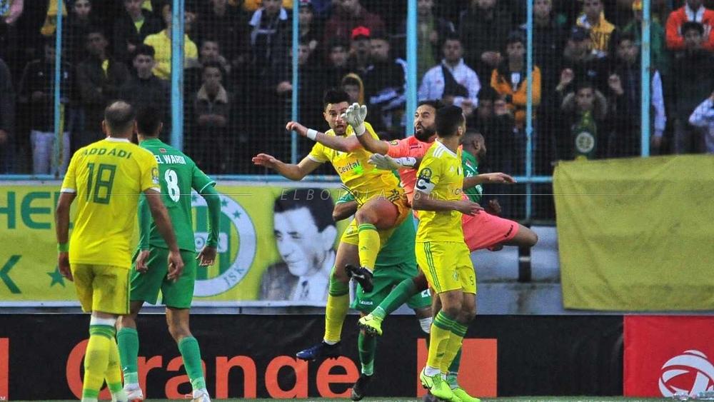 مساعد مدرب شبيبة القبائل: "التونسيون والمغاربة هم من يسيطرون على الكاف و الحكم حرمنا من ضربة جزاء مشروعة"