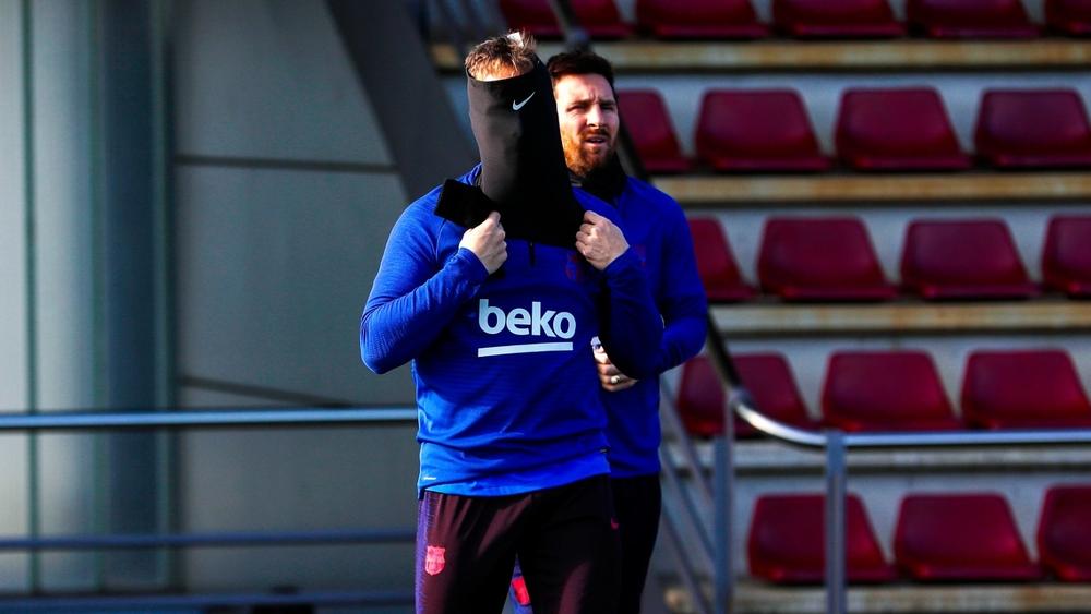 سيتين يستدعي 5 لاعبين ناشئين لتدريبات برشلونة