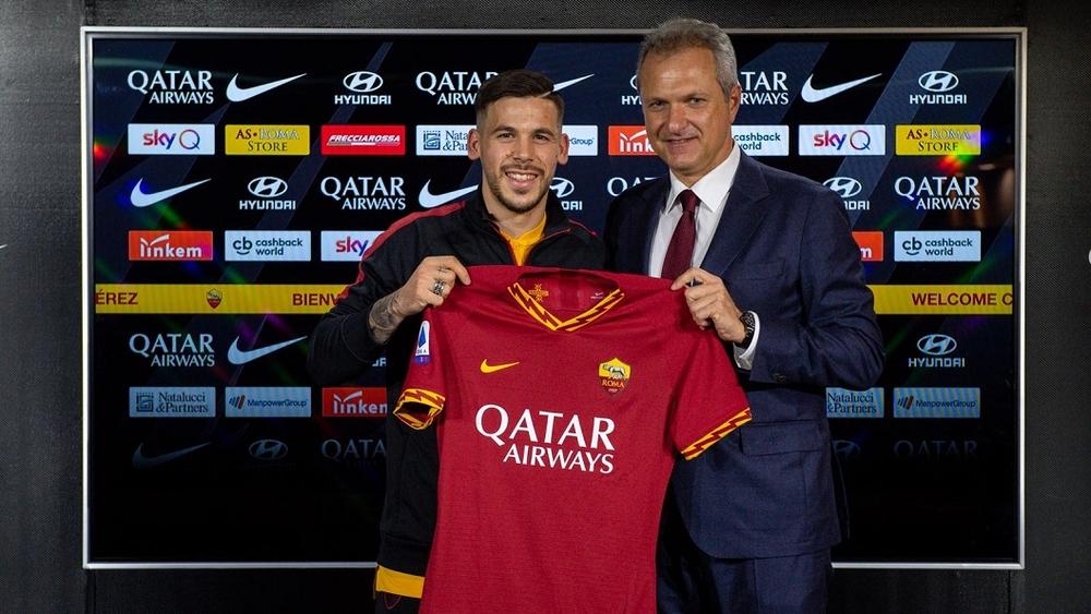 رسميا | برشلونة يعلن انتقال لاعبه كارليس بيريز إلى روما