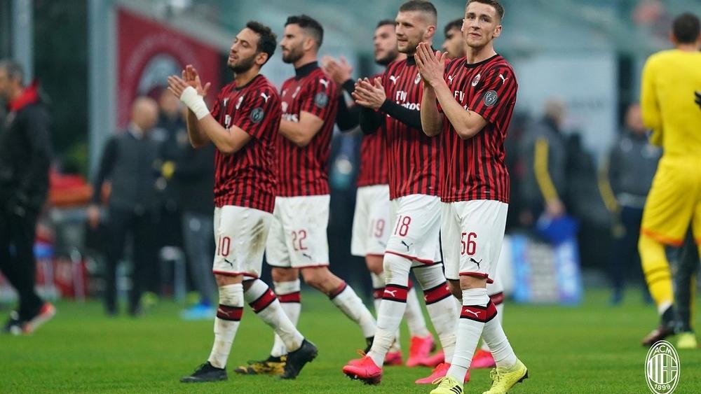 هيلاس فيرونا يوقف سلسلة انتصارات ميلان.. وأمرابط يتعرض للطرد