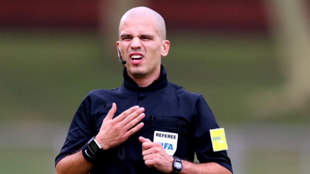 "صافرة جنوب إفريقية" لإدارة مباراة السوبر الأفريقي في قطر