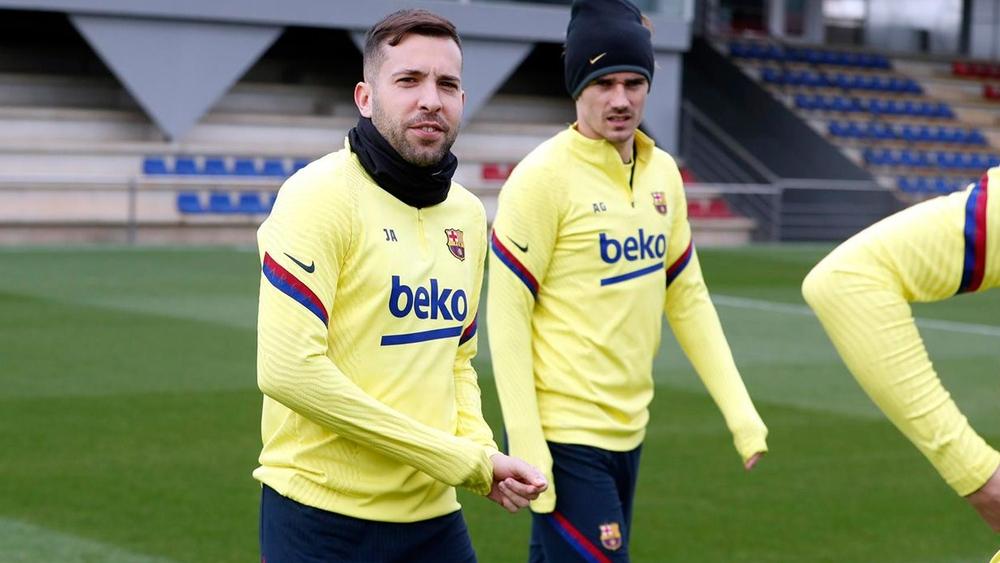 جوردي ألبا يعود لقائمة برشلونة.. ومرشح للمشاركة في "الكلاسيكو"