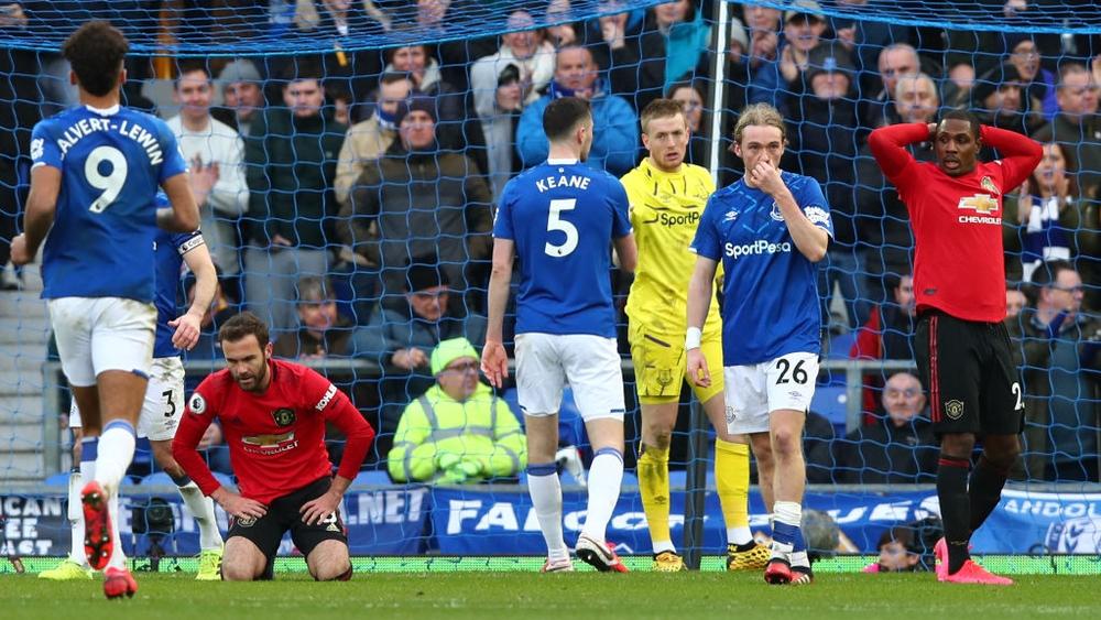 الـ"VAR" ينقذ مانشستر يونايتد من الخسارة ضد إيفرتون