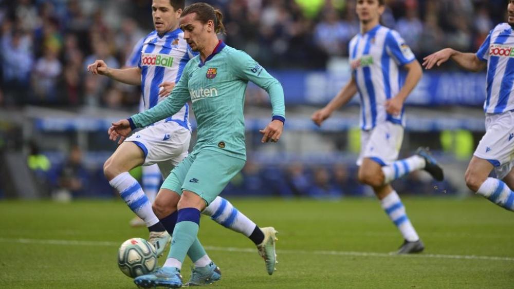 برشلونة يسعى للتدارك أمام سوسييداد.. وريال مدريد يواجه اختبارًا صعبًا أمام بيتيس