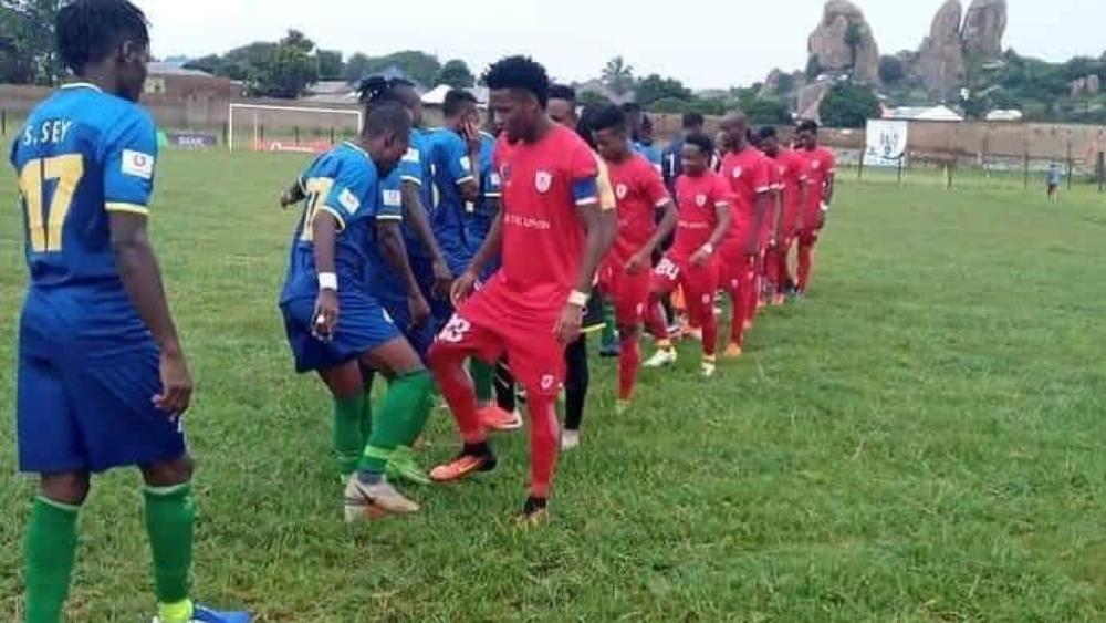 الاتحاد التنزاني يفرض على اللاعبين "المصافحة بالأقدام" خوفًا من تفشي "فيروس كورونا"