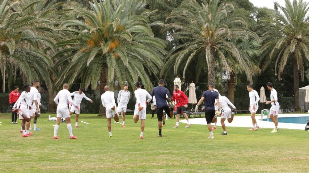 الوداد يخوض تداريبه بحديقة الفندق استعدادا للنجم الساحلي و السعيدي يغيب عن آخر حصة تدريبية قبل المباراة