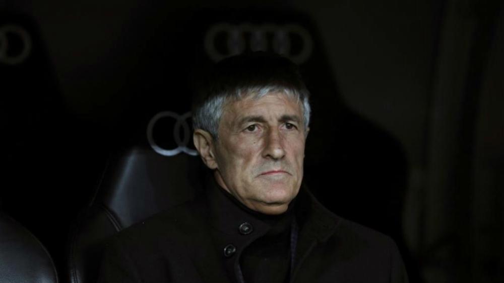 مدرب برشلونة يدعو الإسبان إلى "البقاء في المنزل"