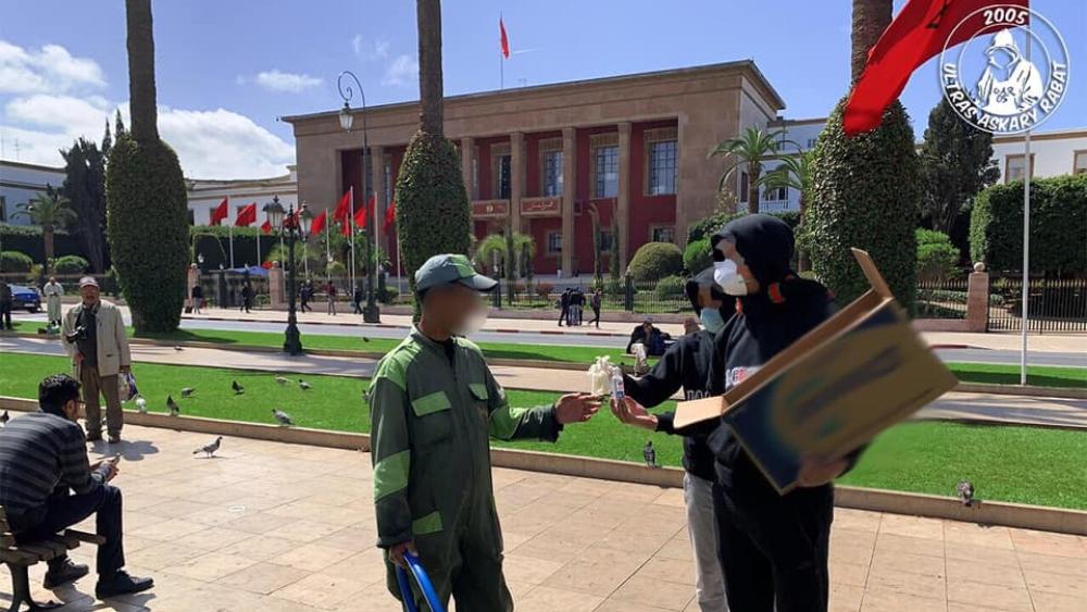 "أولترا عسكري" تقوم بحملة تحسيسية للتوعية بمخاطر "كورونا".. وتوزع المطهرات اليدوية والقفازات الطبية