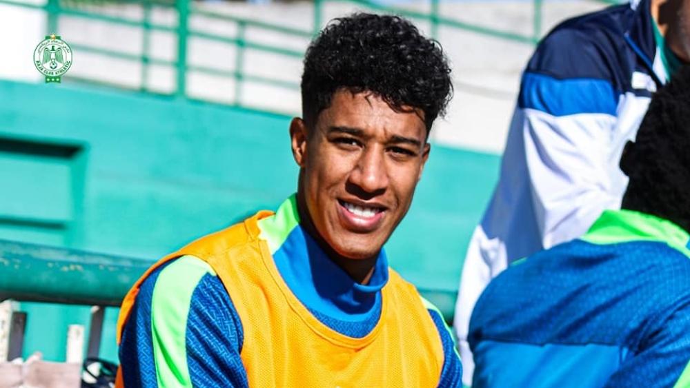 حميد أحداد يعلن عن تخصيص جزء من راتبه لمساعدة إحدى العائلات المحتاجة التي لا يمكن أن توفر قوت يومها إلا بالخروج بحثا عن العمل