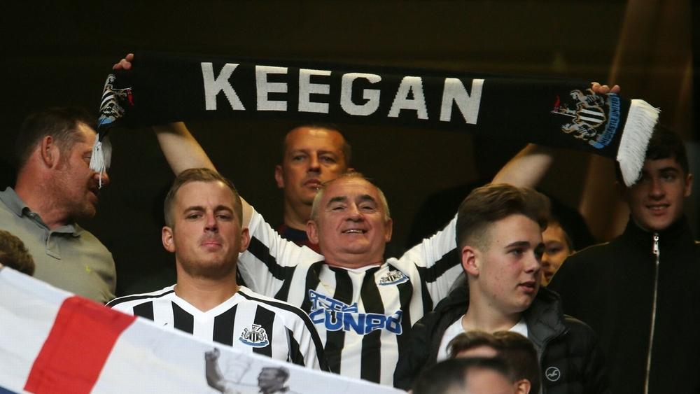 نيوكاسل يدعم المشجعين كبار السن للتخفيف عنهم خلال "وحدتهم" في زمن "كورونا"