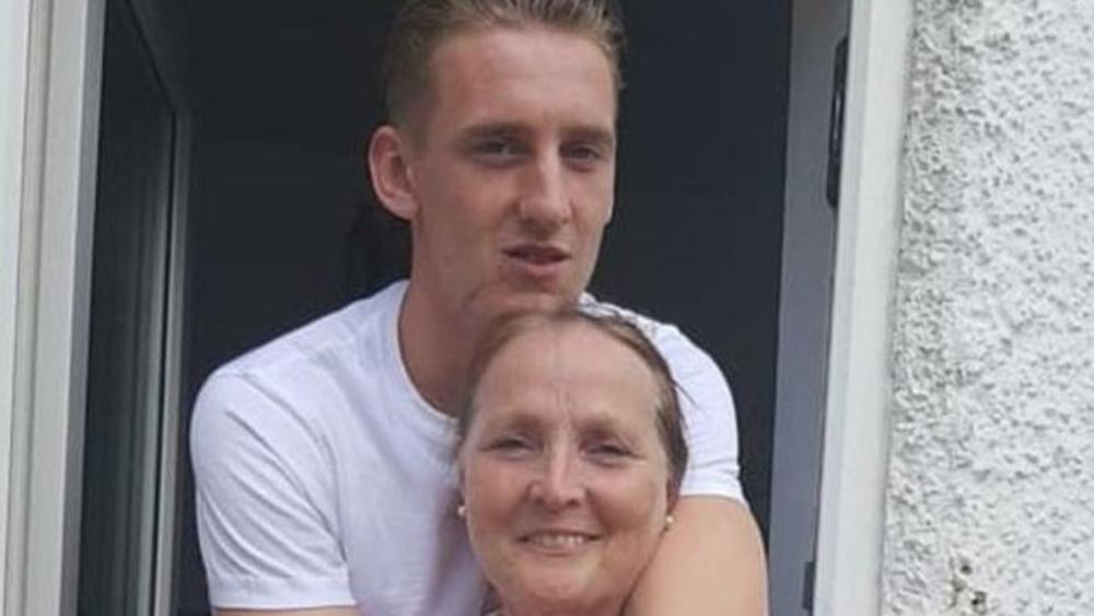 "قصص العزل 4" | "أم مثالية" .. أصيب زميل ابنها بفيروس "كورونا" فأوصلت له الطعام يوميًا