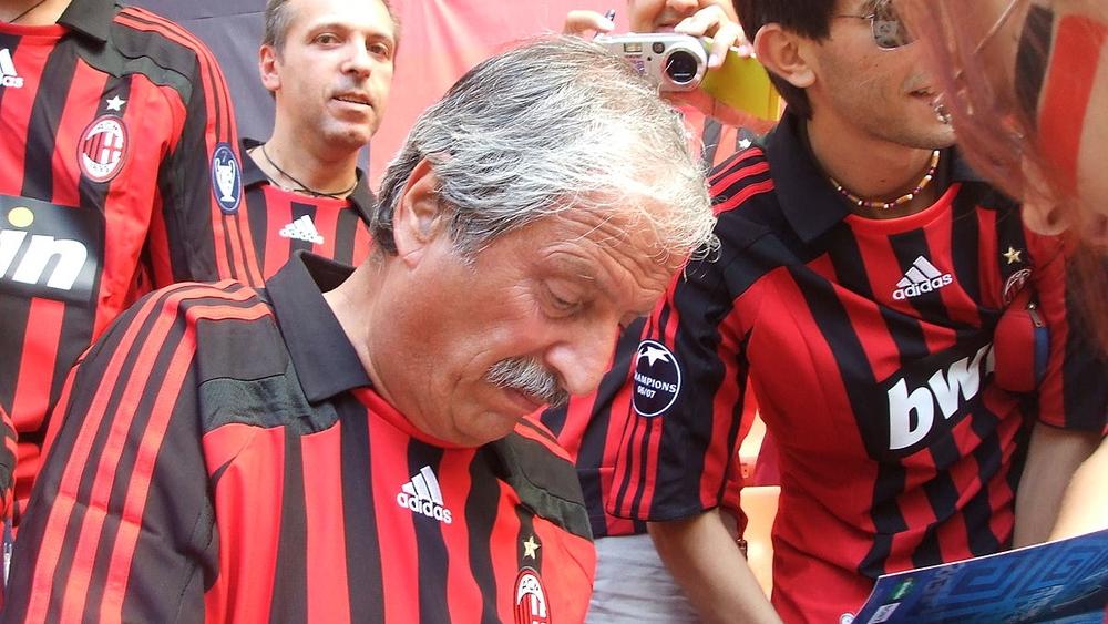 ميلان يقدم وجبات وأقنعة لجماهيره فوق 65 عاماً