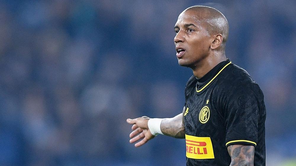 الإنتر يستعد لتمديد عقد الإنجليزي آشلي يونج