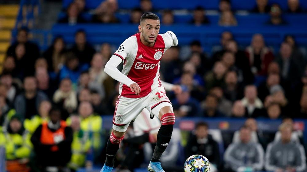 4 أشهر إضافية بلا تنافسية تنتظر حكيم زياش .. وانتقاله إلى تشيلسي قد يتأجَّل إلى بداية شتنبر القادم