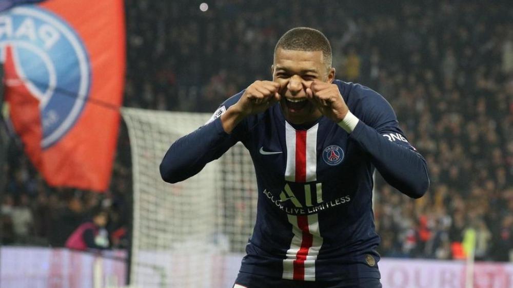 رسميا .. نجم باريس سان جيرمان "مبابي" يتوج كهداف للدوري الفرنسي رغم إلغائه بسبب "جائحة كورونا"