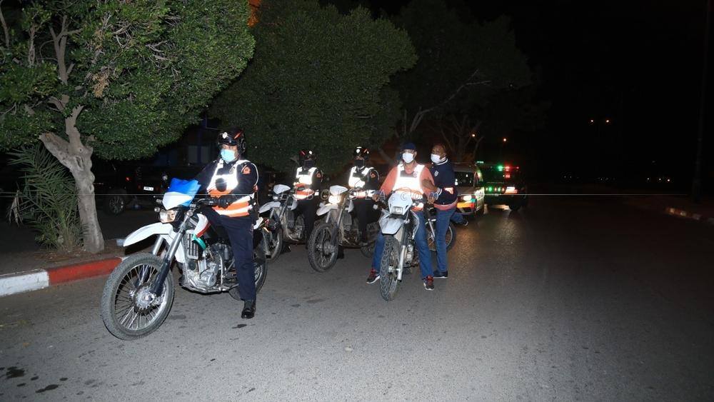 السلطات الأمنية بمراكش تشن "حملة" على الأحياء الشعبية لتوقيف المخالفين لقرار حظر "التجول" الليلي