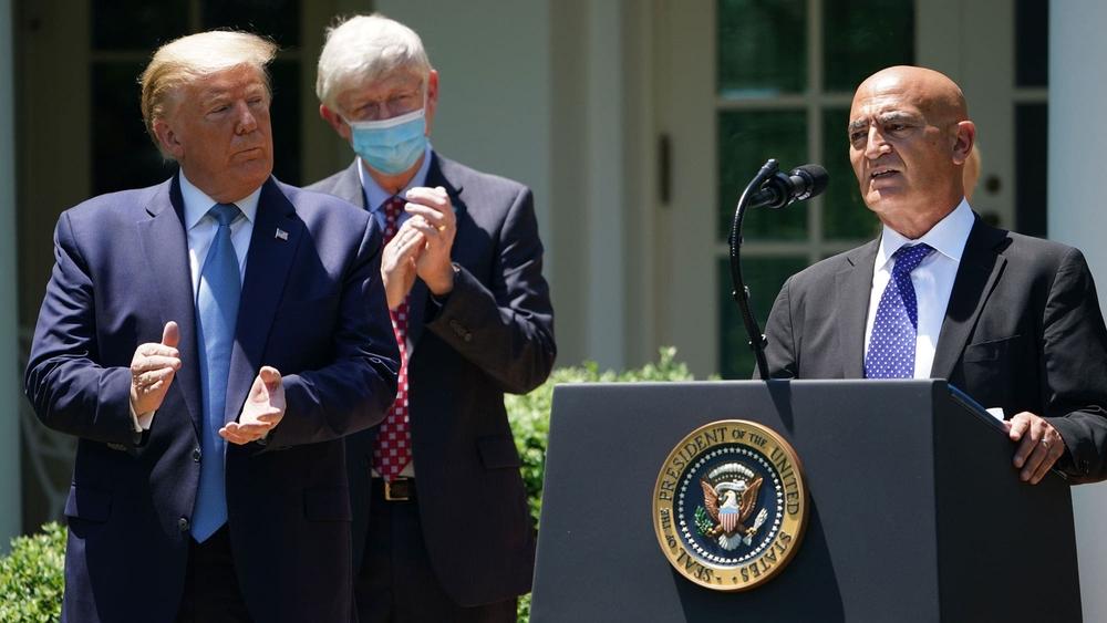 صديقه: "الدكتور منصف السلاوي عَرَضَ سابقاً تقديم محاضراته بشكل تطوعي في الجامعة المغربية لكن مبادرته قوبلت بالصَّمت المُطبق"