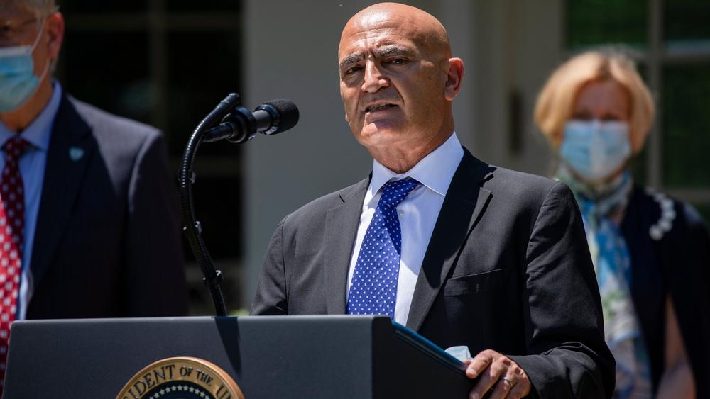 الدكتور السلاوي يواجه حملةً من سيناتور أمريكية تُحذِّر من سقوطه في “تضارب المصالح”