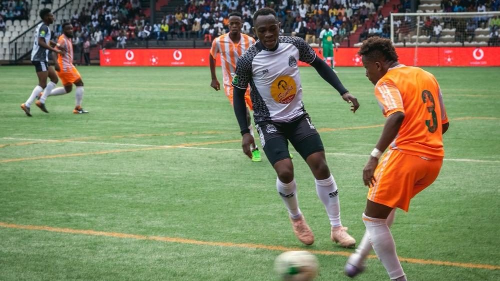 نادي لانس الفرنسي يسعى للتعاقد مع مهاجم مازيمبي "جاكسون موليكا"