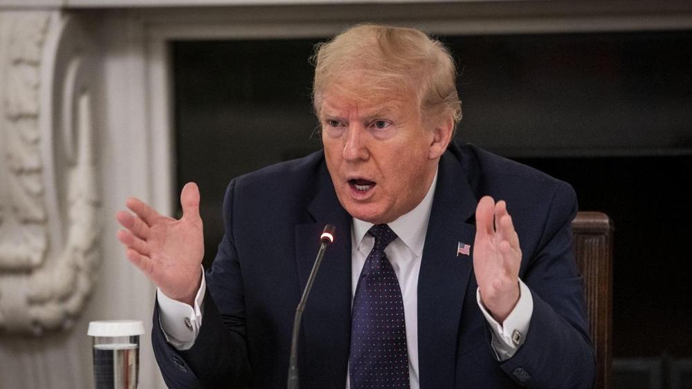 ترامب يطالب حكام الولايات بفتح المساجد وأماكن العبادة.. ويؤكد: "في أمريكا نحتاج مزيدًا من الصلاة"