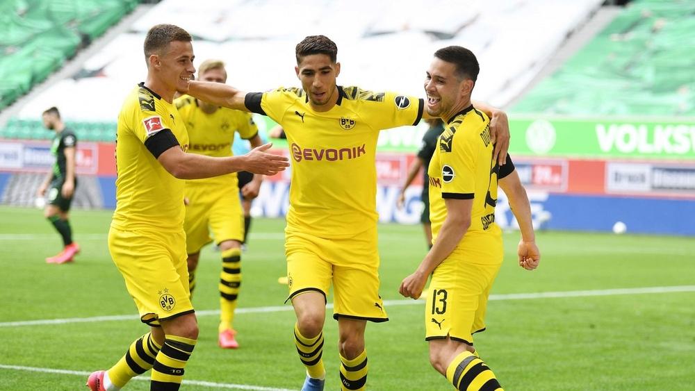 أشرف حكيمي يواصل "توهجه".. 4 أهداف و10 تمريرات حاسمة في "البوندسليغا"