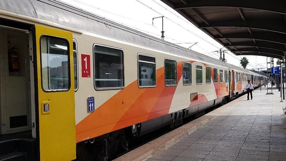 مكتب السكك الحديدية يرفع عدد القطارات المكوكية السريعة ويُعيد فتح "محطتين" بحلول يوم الإثنين