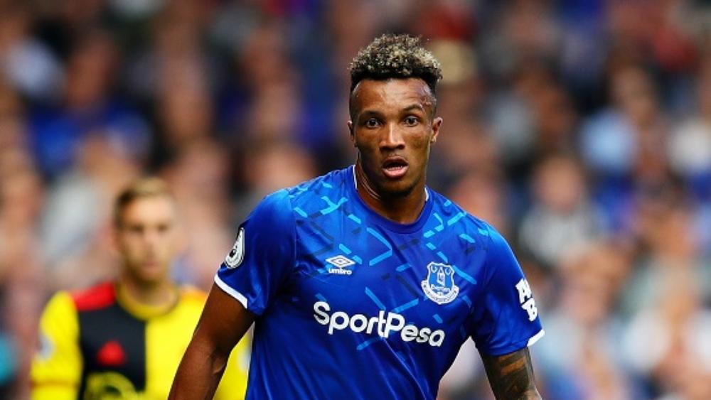 لاعب إيفرتون يتعرض لإصابة "خطيرة" سيغيب على إثرها لعدة أشهر