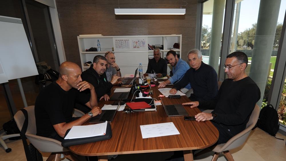 مصطفى حجي: "استبعاد خليلوزيتش لحمد الله سابقاً قرارٌ فنّي محض .. وأوناجم وبنشرقي أثبتا تميزهما مع الزمالك"