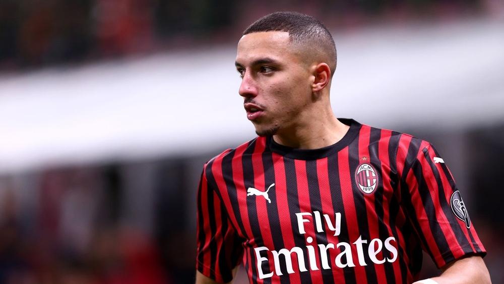 ريال مدريد يبدي اهتمامه بالجزائري بن ناصر.. وميلان يؤكد أن نجمه "ليس للبيع"