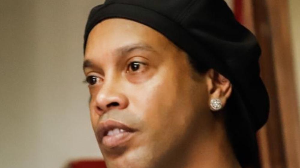 رونالدينيو: "عشت شهرين طويلين، وشاكر لنجمين ساعداني على تخطي العاصفة"