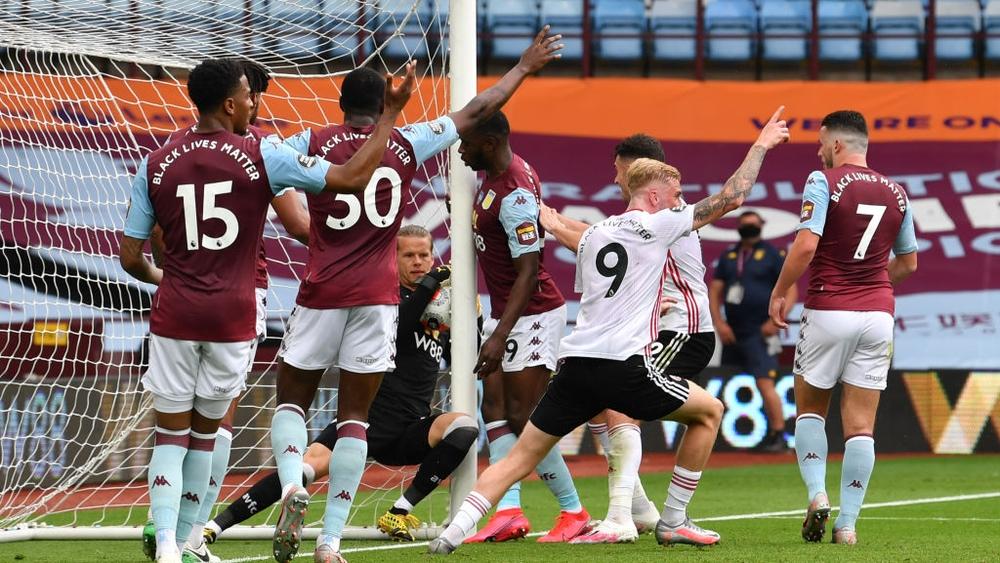 الدوري الإنجليزي يعود بـ"جدل كبير".. شيفيلد يسجل وتقنية "خط المرمى" لا تعمل وتحرم الفريق من "هدف شرعي"!